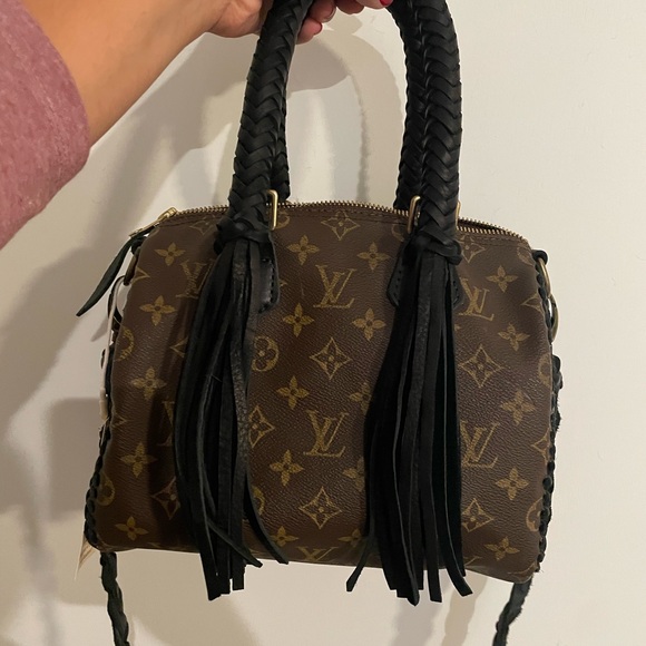 Authentic Louis Vuitton crossbody handbag. Bought from Vintage Boho Bags. - Picture 3 of 8